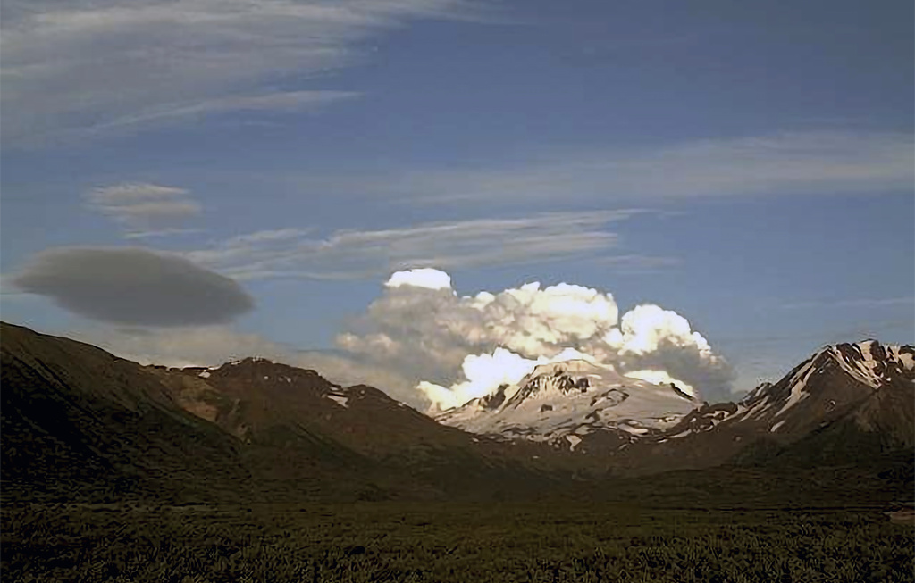 Alaska volcano's weeklong eruption eases after spewing another massive ash cloud | News, Sports, Jobs - Vimarsana News